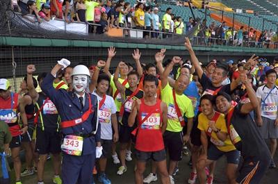 沖縄セルラースタジアム那覇で深夜のマラソン大会「SUMMER N