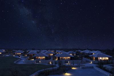 竹富島の宿泊施設「星のや 竹富島」で、星空観測ツアー「星がたり」