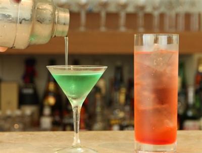 ホテルバースタッフが泡盛マイスター大会で金賞受賞！カクテルキャン