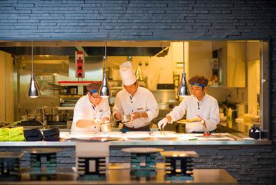 ヒルトン沖縄北谷リゾート、無料で料理教室に参加できるランチセット