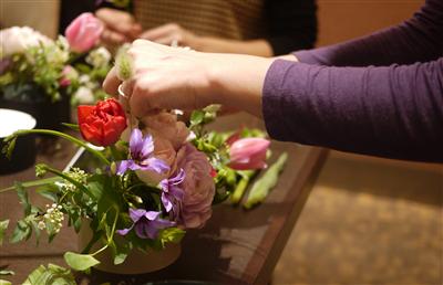 沖縄都ホテルがクリスマス特別企画！フラワーアレンジ教室を開催