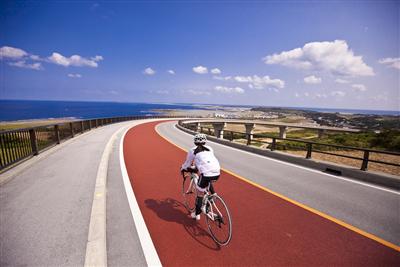 美しい景色を見ながら走る！「シュガーライド久米島」