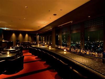 夜景輝くホテルの最上階でカクテル120分飲み放題が2200円！