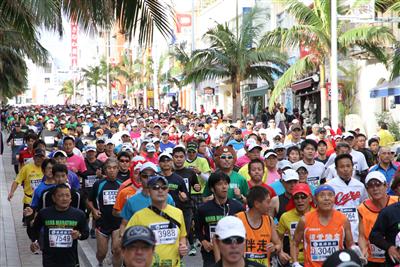 沖縄県民の一大イベント！ランナーも沿道の応援も盛り上がる「第32