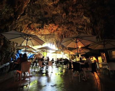 鍾乳洞のオープンカフェ「ケイブカフェ」でバレエ公演。来年1月に開