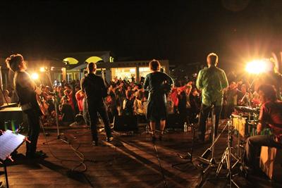 座間味島で今年も入場無料の「クジラの音楽祭」が開催！きいやま商店