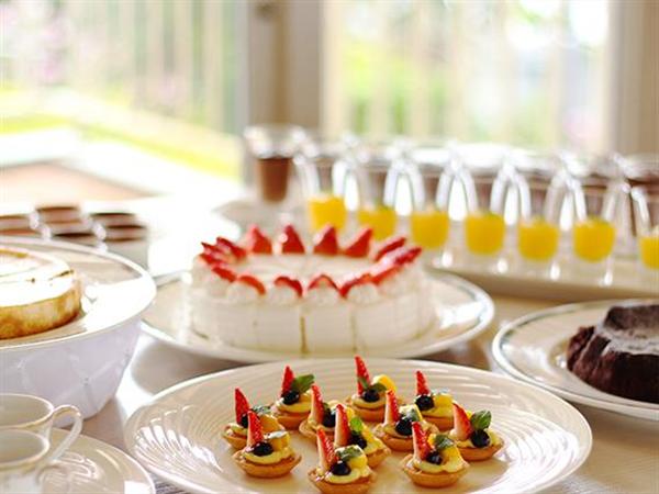 4月限定！ホテル日航グランドキャッスルで「スイーツ夢の食べ放題」