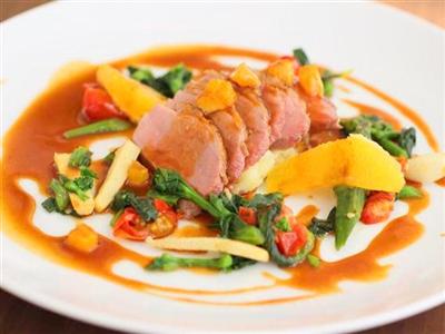 5月限定！メルキュールホテル沖縄那覇で、選べるメイン+ブッフェラ