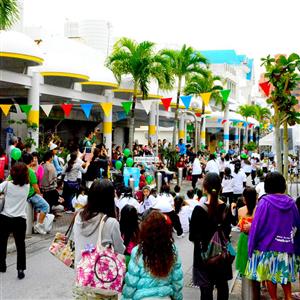 3か月に一度の街中ミュージックフェス！沖縄市中央パークアベニュー