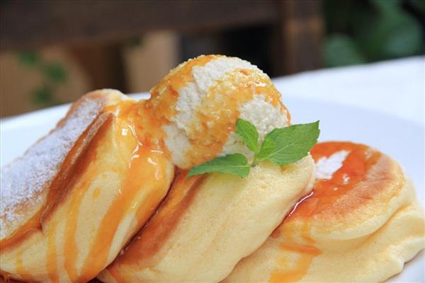 沖縄初上陸！TVや雑誌で話題の「幸せのパンケーキ」ウミカジテラス