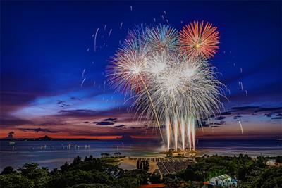 大迫力の約10,000発！県内最大級の花火イベント「海洋博美ら海