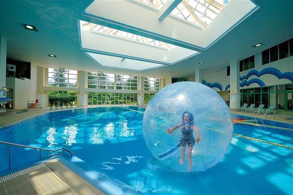 気温や天候も気にしない♪年中遊べる「屋内プール」がある沖縄県内のおすすめホテル