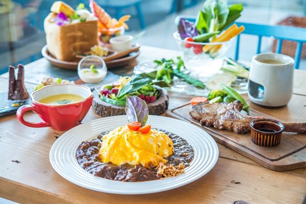 南城市の高台にある、こだわり食材と絶景のカフェ「Tenku te