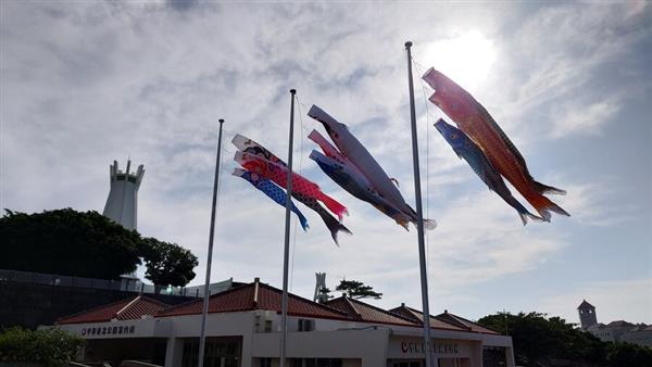 平和を願ってこいのぼりが空をはためく「第22回 平和祈念こいのぼ