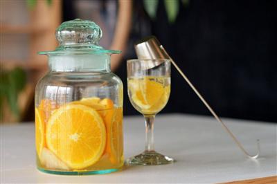 6月26日（火）、「自家製サングリアづくりと与那国の歌とお話」イ