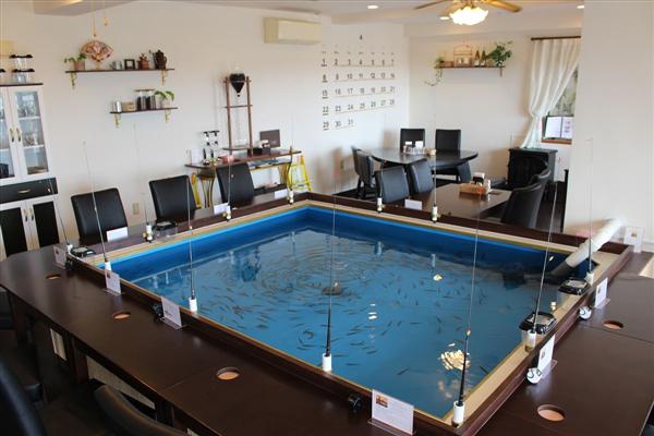 釣りを楽しめるカフェがオープン！「CAFE de 釣り（カフェ・