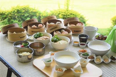 ヨガ体験＆台湾朝食でリフレッシュ！「ボタニカルヨガ」東南植物楽園