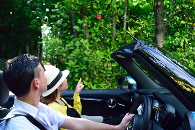 【夫婦の特別な休日の過ごし方】ホテルのランチ+高級外車で北部ドラ