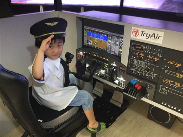 3歳でもOK！フライトシミュレーターで航空機の操縦体験ができる「