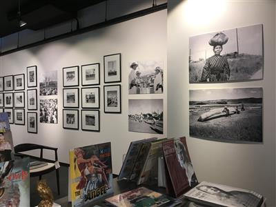 角田光代など35の著名人が切り取る写真展「或る日の私のおきなわ 