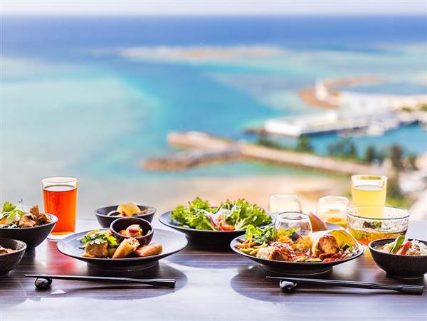 おいしい料理と絶景でとびきりの贅沢を！ 眺めが美しい沖縄のホテル