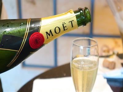 毎週金曜日は沖縄ハーバービューホテルで「モエシャンnight」開