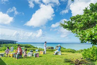 アートで彩られた春の海辺でのんびりくつろぐ♪バンタカフェ by 