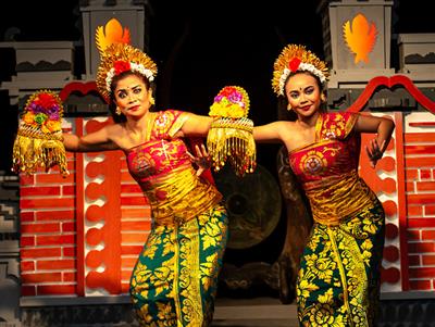 ルネッサンス リゾート オキナワでディナーブッフェとバリの伝統舞