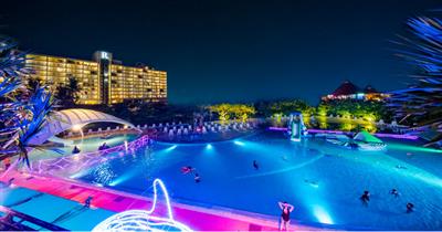 真夏のナイトプールイベント！ルネッサンス リゾート オキナワで「