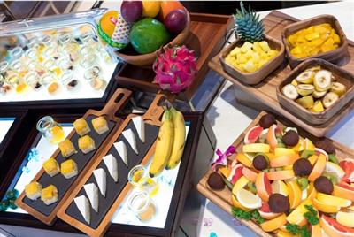 10月は土日祝限定でアルコール全品半額！「ヒューイットリゾート那