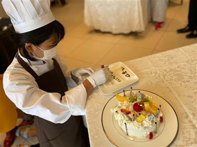 親子でケーキにデコレーション♪ホテルモントレ沖縄　スパ＆リゾート