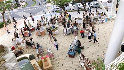 ハンドメイドや占い、キッチンカーなど32店舗がパレットくもじ前に