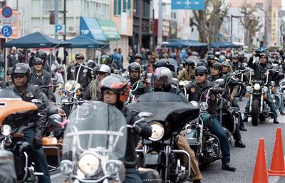 100台超の大型バイクが行進！迫力満点の重低音響く「ゲート2フェ