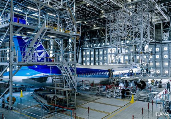 日本で唯一の航空機整備工場！飛行機の整備作業を間近で見学する「M