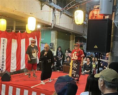 子どもエイサーやおばぁラッパーズで老若男女盛り上がる「栄町市場祭