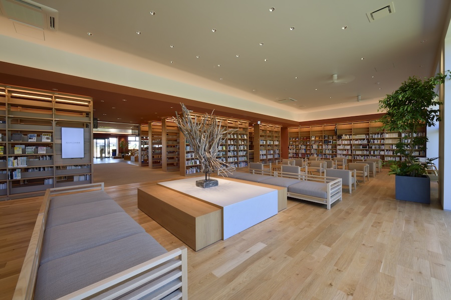 読谷村立図書館