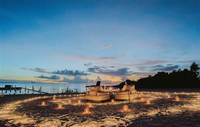 初開催！沖縄県内最大級のプールエリアや残波ビーチを明るく照らす「