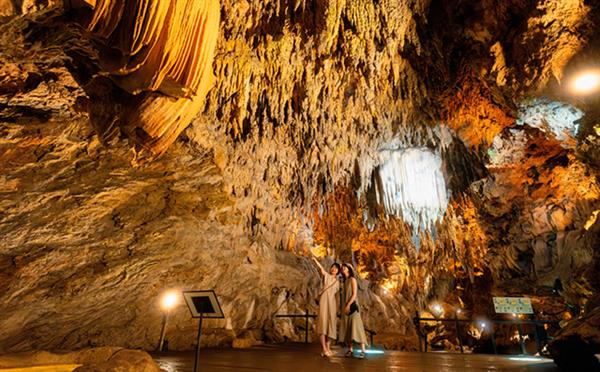 どこを切り取っても写真映え♪鍾乳洞が美しいネイチャースポット「C