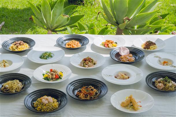 メイン料理とビュッフェ台も食べ放題ランチ
