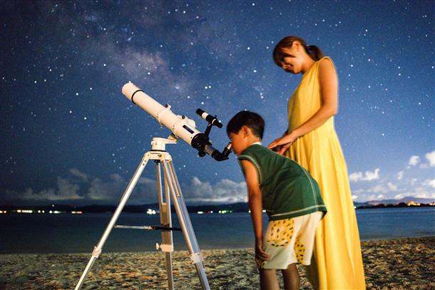 天体望遠鏡で月のクレーターや惑星見れます