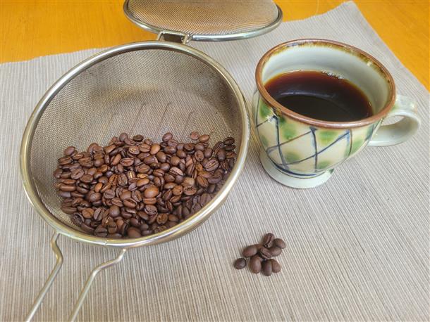 焙煎したコーヒー豆