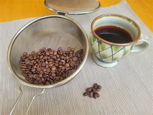 焙煎したコーヒー豆