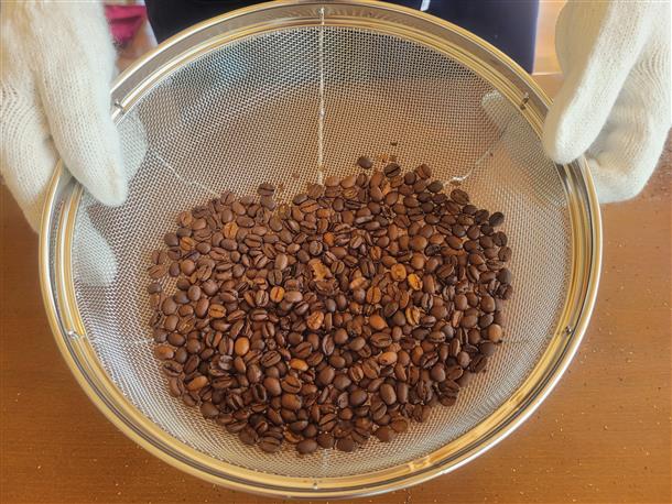 焙煎したコーヒー豆