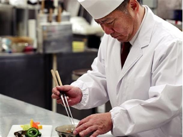 照屋寛幸料理長