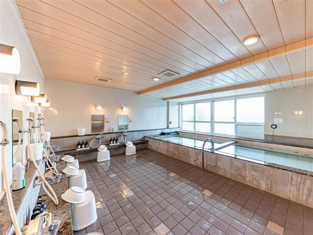 広々とした大浴場でくつろぎのひととき