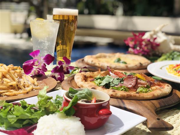 プールサイドダイニング