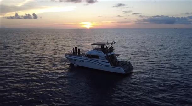 大型クルーザーで行く花火クルーズ