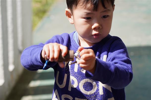小さな子でもバードコールを作製出来ます。