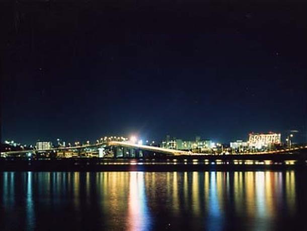 泊大橋と那覇の夜景