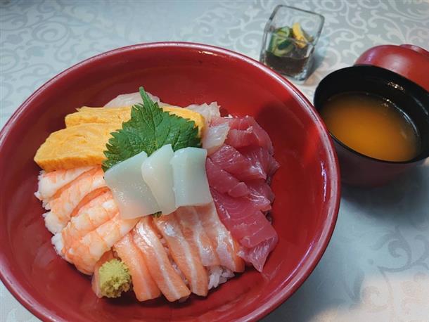 海鮮丼　※イメージです